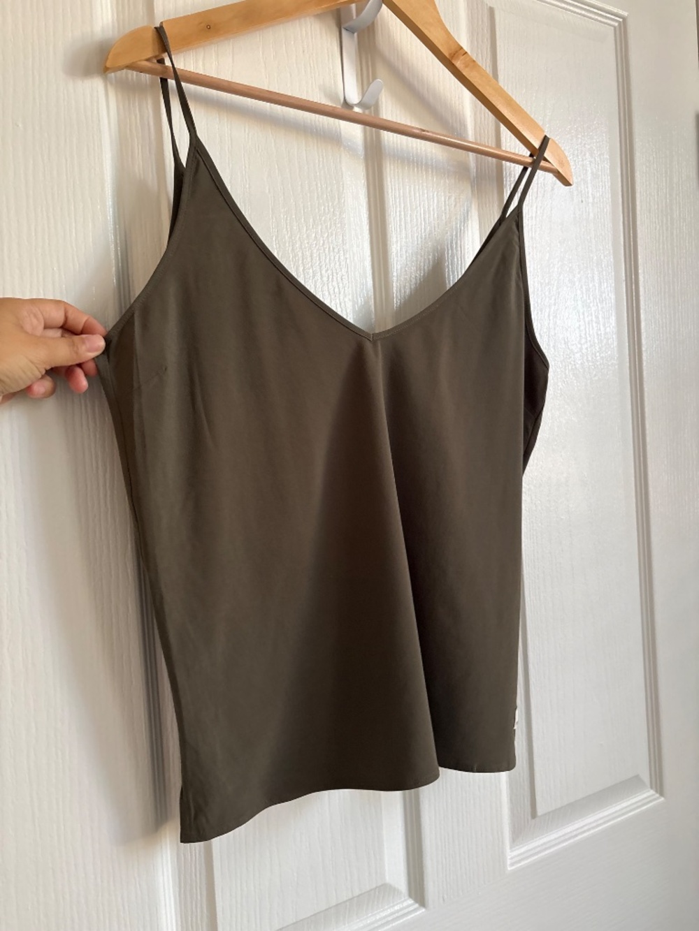 Vuori Villa Cami V-Neck Performance Stretch Tank Top Size XS NWOT - Picture 7 of 11